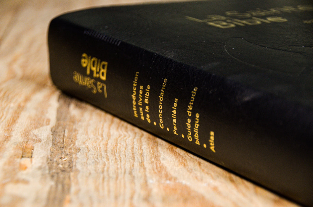 Bible d'étude NEG avec parallèles Noire souple Tranche dorée avec onglets