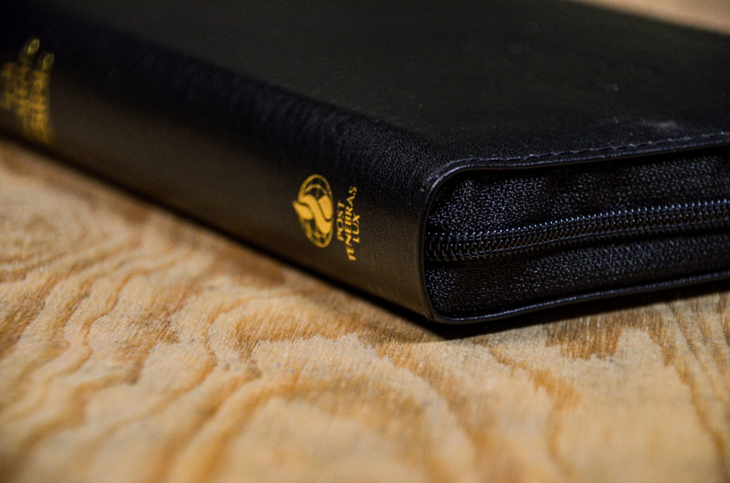 Bible NEG poche Noire semi-rigide avec zip