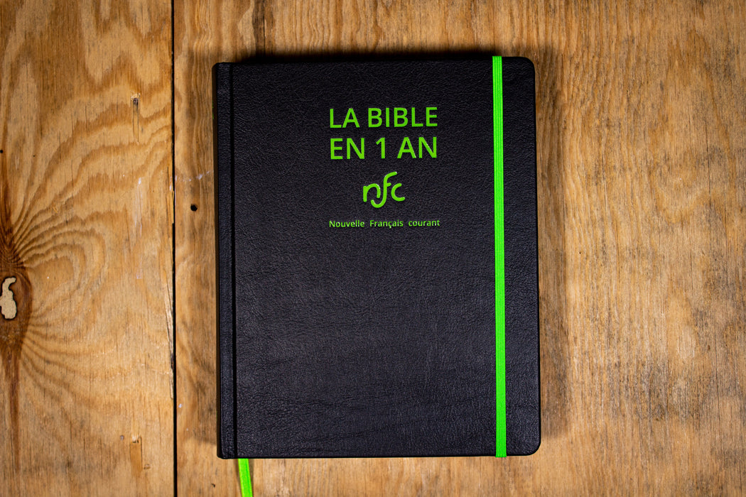 La Bible en 1 an Nouvelle Français Courant Noire rigide