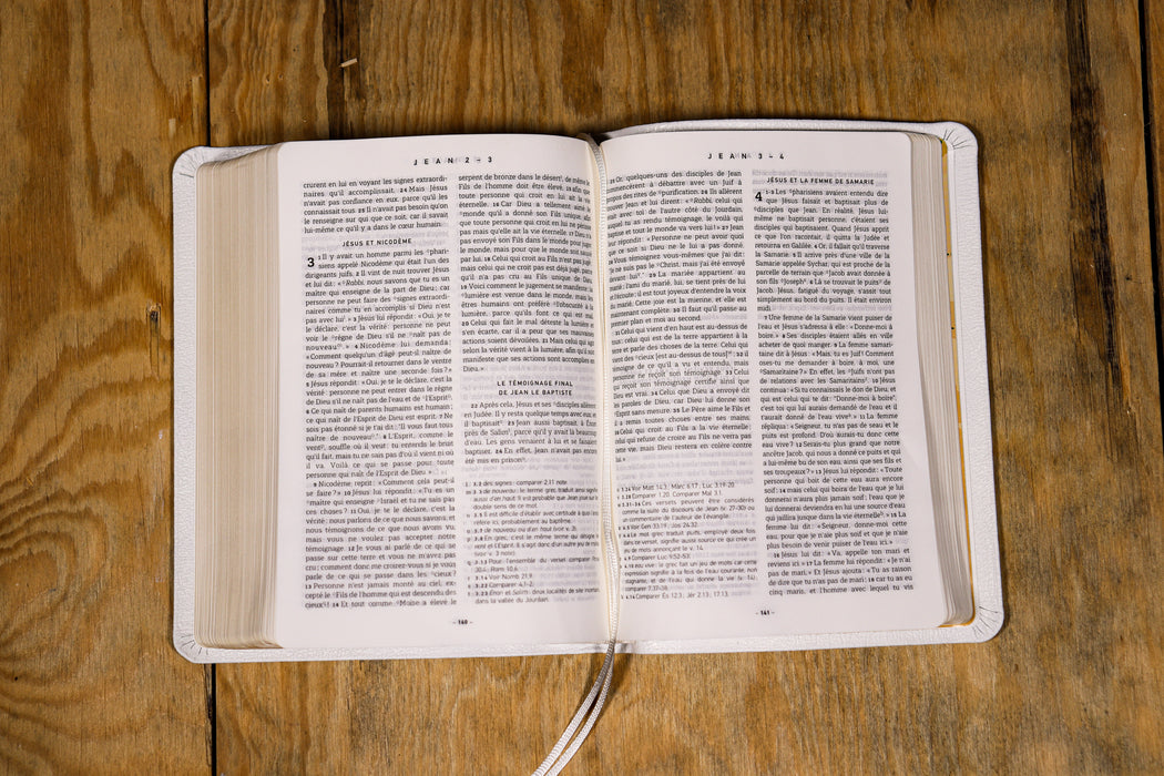 Bible NFC (Nouvelle Français Courant) cuir souple blanc mariage Tranche dorée avec notes