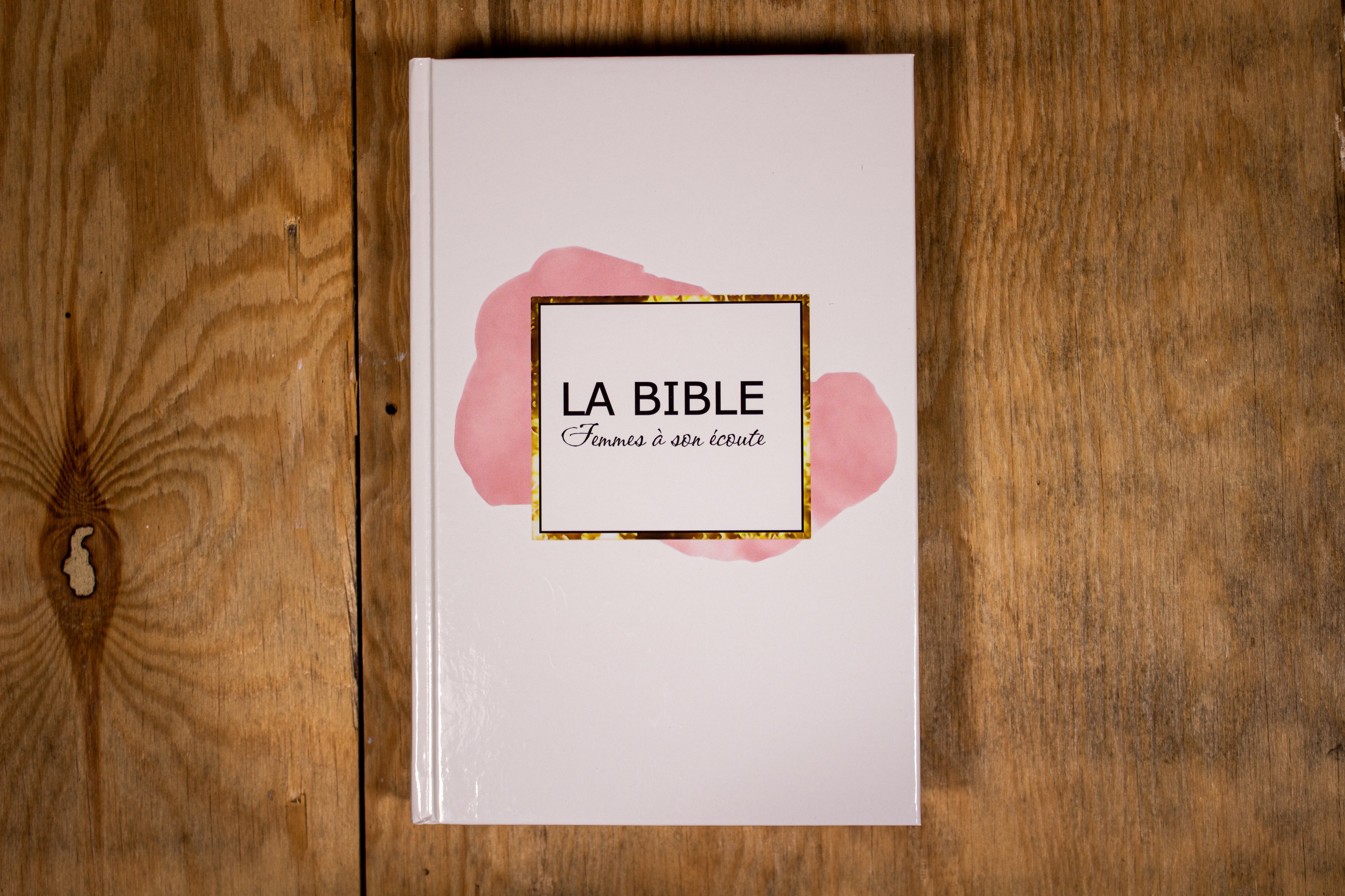 Bible Segond 1910 Femmes à son écoute Blanche rigide avec rose et or