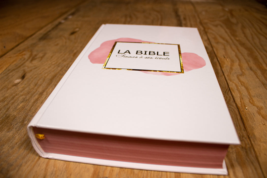 Bible femme à son promo écoute